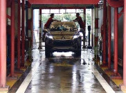 Tips Cara Mencuci Mobil Versi Bengkel Resmi, Begini Langkahnya