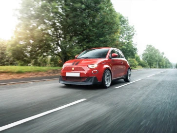 Fiat 500e Designio Rosso, Simbol Akulturasi Italia dan Inggris