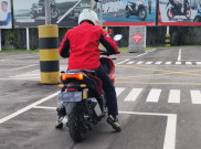 Hindari Penggunaan Lampu Hazard yang Tidak Tepat Saat Berkendara