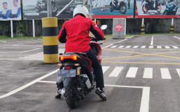 Hindari Penggunaan Lampu Hazard yang Tidak Tepat Saat Berkendara