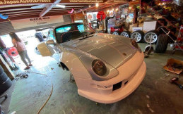 Liberty Walk Gandeng RWB Modifikasi Porsche 993