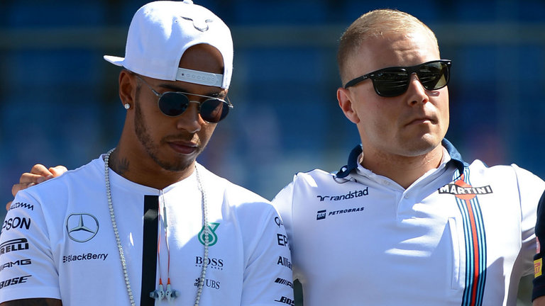 Hamilton Yakin Rekan Setimnya di Mercedes Merupakan Penantang Serius Raih Gelar