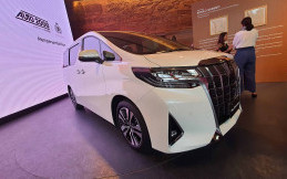Galeri Toyota Alphard Heritage Edition, Hadirkan Kabin Elegan Bernuansa Batik