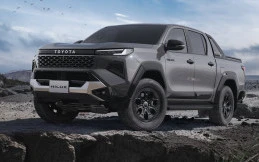 Toyota Hilux Versi Jepang Mendapat Penyegaran Sasis dan Suspensi