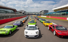 Rayakan 60 Tahun, 382 Unit Lamborghini Berkumpul di Sirkuit Silverstone