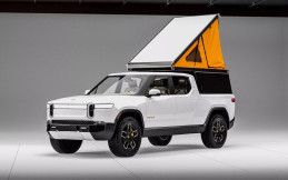 Rivian R1T Dibekali Aksesoris Tenda Kemping Bernilai Ratusan Juta Rupiah