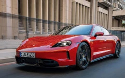 Porsche Taycan Kini Lebih Canggih dan Bisa Melaju Lebih Jauh