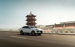 Fitur Porsche Cayenne untuk Indonesia, Banderol Rp2,9 Miliaran