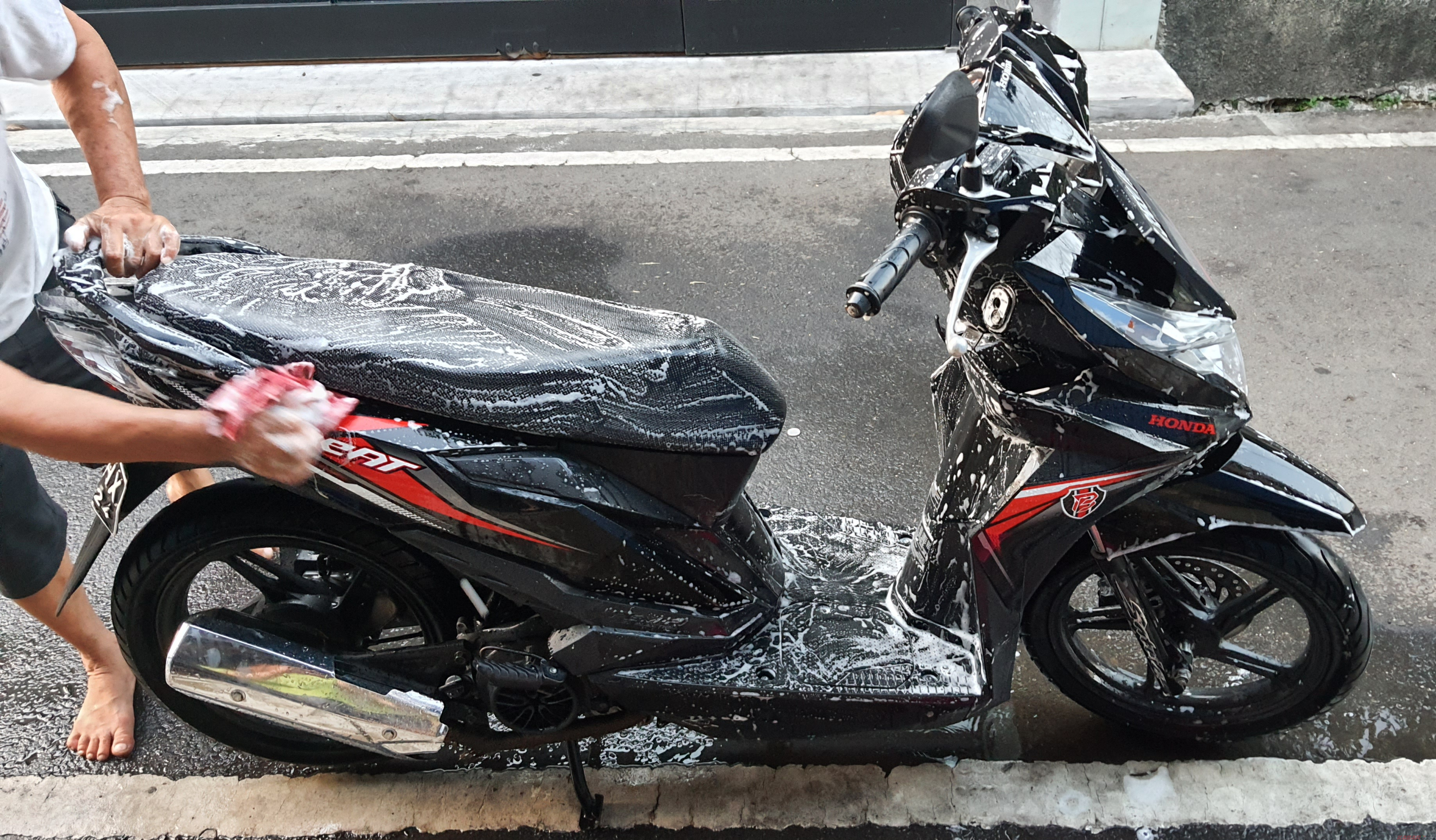 Cuci Motor Pakai Air Bertekanan Tinggi Boleh Atau Tidak? Ini Penjelasannya