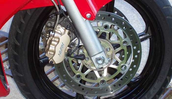 Bunyi Ini Jadi Tanda Kampas Rem Cakram Motor Harus Diganti
