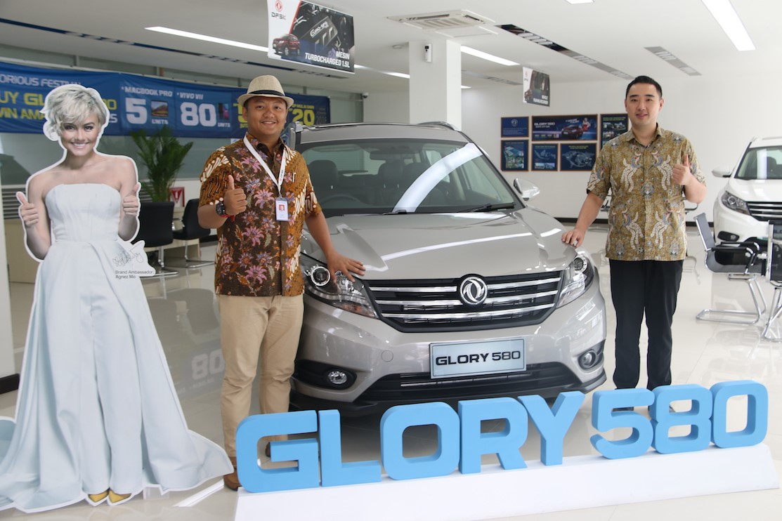 DFSK Pasarkan Glory 580 di Semarang Auto Expo