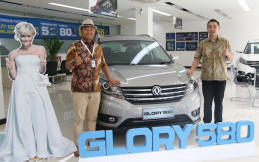 DFSK Pasarkan Glory 580 di Semarang Auto Expo