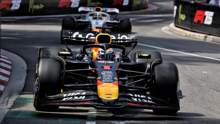 Hampir Dikunci Red Bull Hingga 2026, Spekulasi Kepindahan Max Verstappen Mereda?