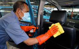 Antisipasi Corona Menyebar, Pengemudi Blue Bird Selalu Bersihkan Kabin  
