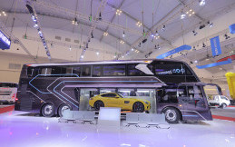 Profil - Adiputro Jetbus 3 SDD Voyager, Bisa Bawa Mobil!