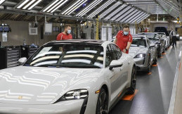 Perhatikan Protokol Kesehatan, Porsche Kembali Buka Pabriknya di Jerman