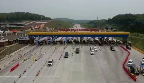  Jumlah Pemudik yang Melintasi Tol Trans Jawa Mulai Menurun Sejak Kemarin
