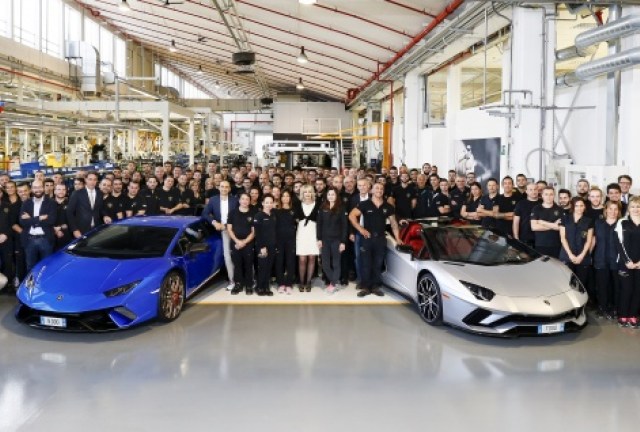 Lamborghini Pecahkan Rekor 3 Tahun Produksi 9000 Unit Huracan 