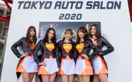 Galeri Cantiknya Penjaga Booth di Tokyo Auto Salon 2020