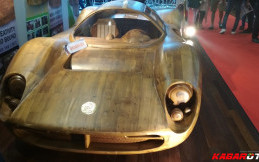 Mobil Sport Ferrari Kayu Warnai IIMS 2018