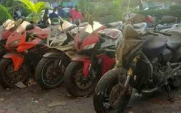 Motor-Motor Edisi Terbatas Ini Dibiarkan Berdebu dan Rusak