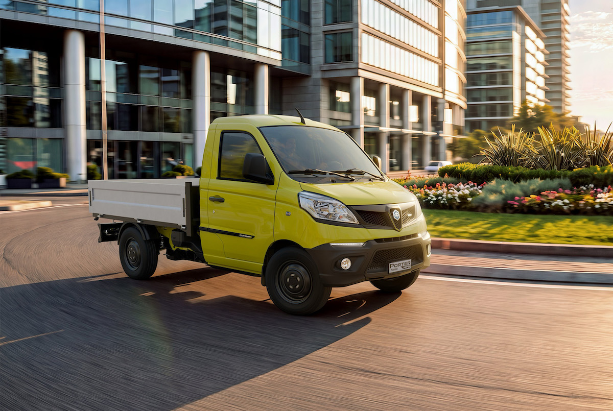 Kendaraan Komersial Listrik Piaggio Porter NPE Tampil di Ecomondo 2026