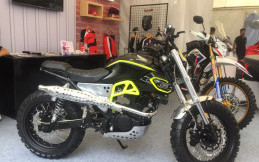 Wahana Hadirkan Honda CB150R Verza dan Honda CRF 150 Custom