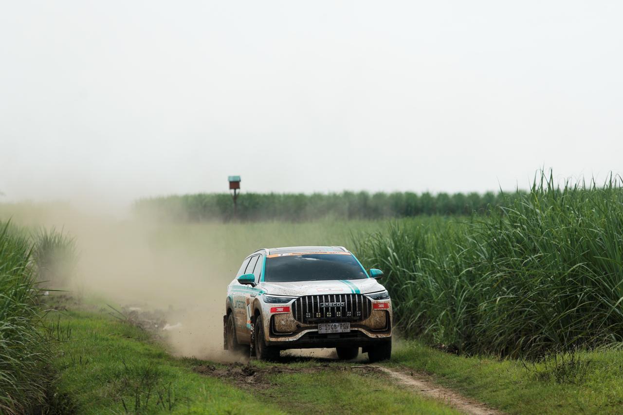 Impresi Rindra Pradipta dan Chupong Chaiwan Jajal Trek IRRA 2025