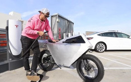 Wow! YouTuber Amerika Tak Sengaja Desain Cyberbike, Motor Mirip Tesla Cybertruck