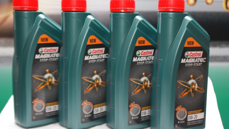 Mobil LCGC Perlu Oli Dengan Molekul Pintar  