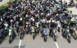 Begini Jadinya Kalau Pengguna Supermoto di Tangerang Bertemu