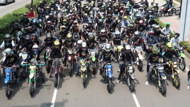 Begini Jadinya Kalau Pengguna Supermoto di Tangerang Bertemu