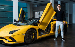 Cetak 100 Gol, Paulo Dybala Bawa Pulang Lamborghini Aventador S Roadster