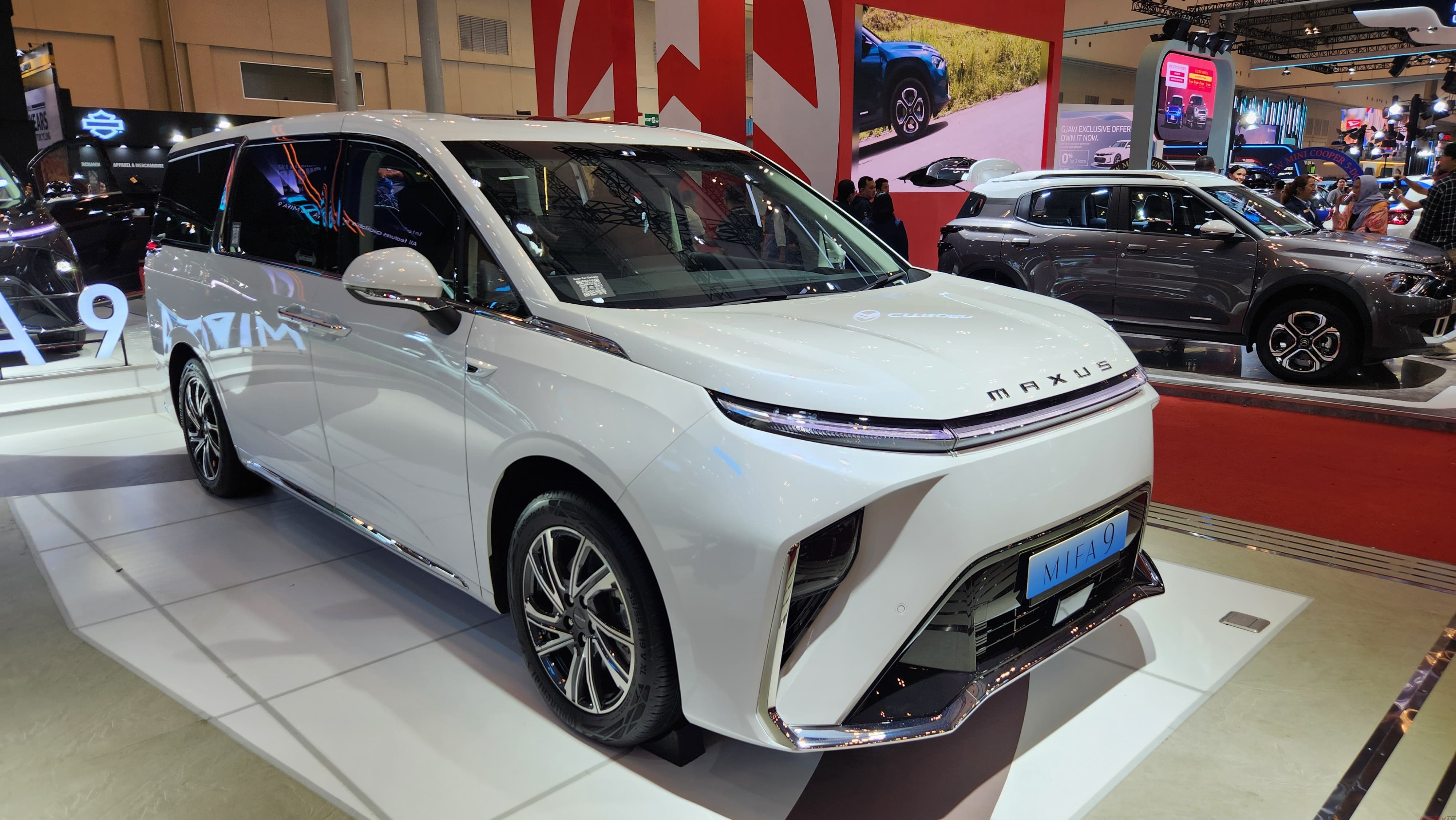 Spesifiksai Maxus Mifa 9, MPV Listrik Jadi Armada Taksi Online