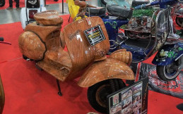 Wuiihhh.. Vespa Kayu Ini Sempat Ditawar Rp 1,9 Miliar