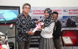 Wanita Ini Dapat Hadiah Kymco Like 150i