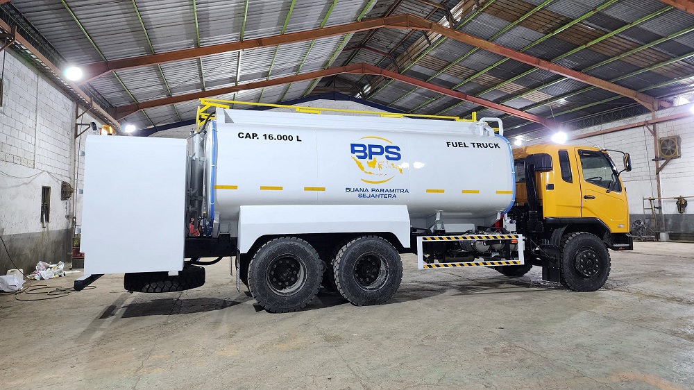 Punya Tugas Penting, Ini Peran Fuel Truk di Area Pertambangan