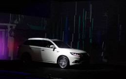Bos Mitsubishi Ungkap Alasan Kuat Outlander PHEV Rilis di Indonesia