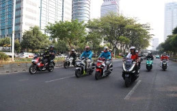 Tunggangi New Honda Vario Evo 160, Mario Aji dan Veda Ega Sapa Penggemar di Jakarta