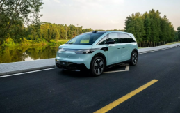 Bisa Tempuh 700 Km, Mobil Listrik Zeekr Mix Meluncur dengan Pintu Geser Unik