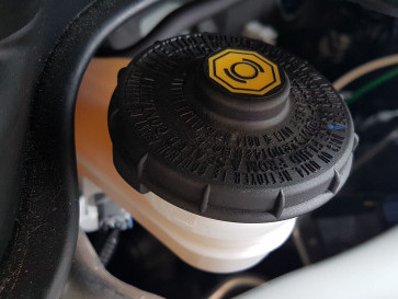 Pentingnya Memeriksa Kondisi Cairan Rem Mobil, Jika Berair Bisa Picu Rem Blong