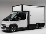 Kia PV5 Chassis Cab Pamer Kekuatan di Solutrans 2025