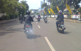 Knalpot Motor Keluar Asap Putih? Ini Penyebabnya