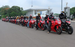 Tutup Tahun 2019, Pasukan Ninja Merah Keliling Kota Jakarta