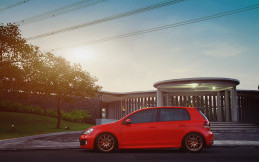 Modifikasi Volkswagen Golf GTi Terinspirasi Sosok Jurnalis Internasional