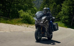Disegarkan, Honda NT1100 2027 DCT Dapat Suspensi Elektronik