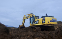 United Tractors Hadirkan Excavator Hybird Pertama di Indonesia