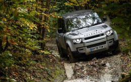 Lampu Belakang Bermasalah, Ribuan Land Rover Defender Kena Recall