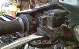 Rem Depan Motor Keras? Kenali Penyebab dan Cara Mengatasinya