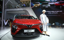VinFast VF7 Meluncur di GIIAS, Ada Hal Lain Menarik Perhatian Pengunjung Pameran